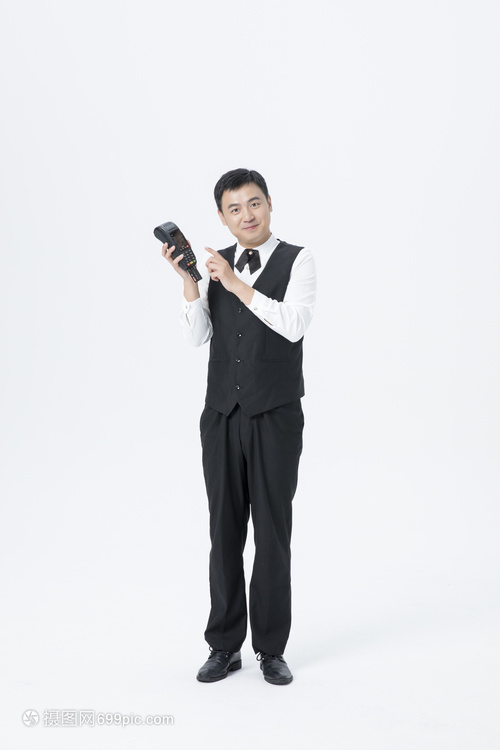 男服務(wù)員刷卡服務(wù)與攝影服務(wù)的結(jié)合 現(xiàn)代服務(wù)業(yè)的創(chuàng)新融合